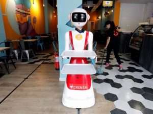 El Camarero De Carne Y Hueso Imbatible Ante El Lento Avance De Los Robots Humanoides