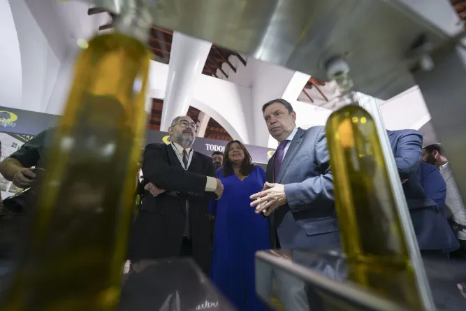 La Unión Europea estudia incluir en el etiquetado del aceite de oliva sus beneficios en la salud