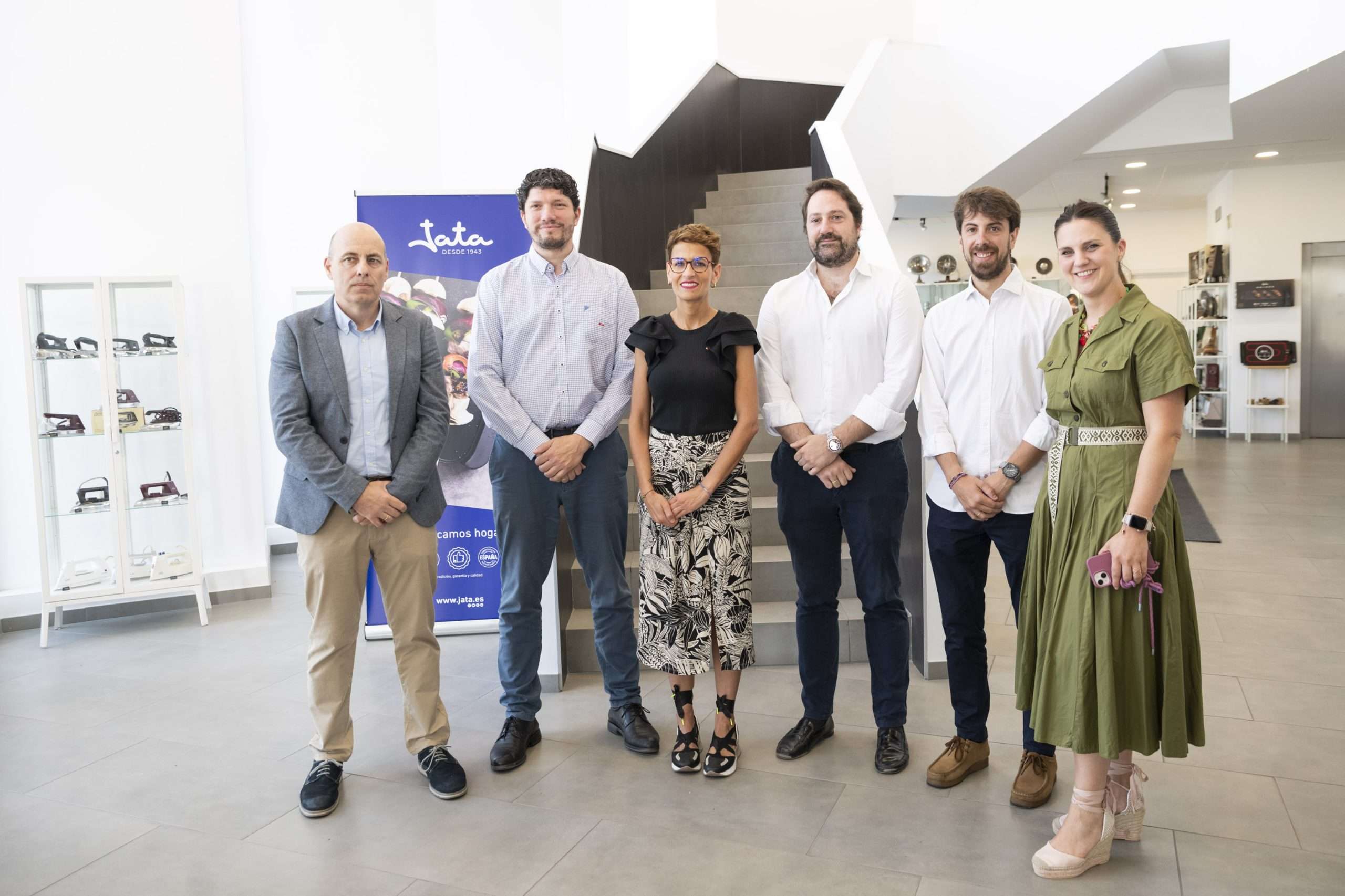 La Presidenta Chivite conoce las necesidades de la industria ribera en su visita a la empresa ‘JATA’