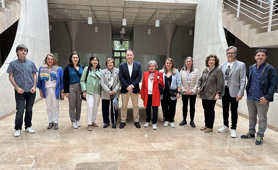 La UPNA recibe el legado de Apolinar Azanza Azcona, científico navarro pionero en la investigación en genética vegetal