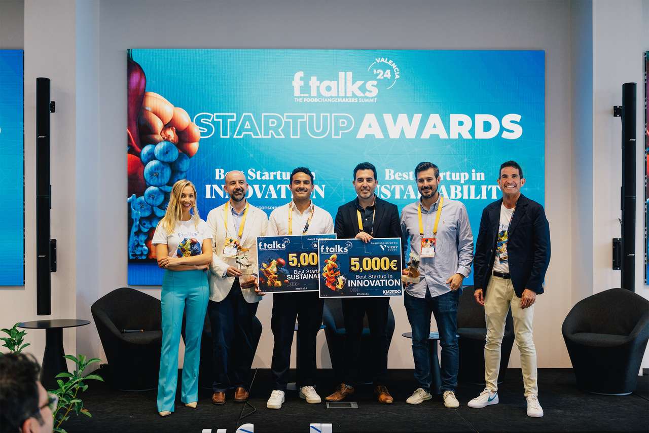 Los premios ftalks de startups reconocen la reducción de emisiones y de azúcar en bebidas 1 Las empresas de tecnología alimentaria Blue Tree y Carbon Harvester han ganado la VI edición de los premios fTalks a la startup más innovadora y más sostenible por sus soluciones de reducción del azúcar físico en la leche y los zumos, y la certificación del recorte de emisiones, respectivamente.