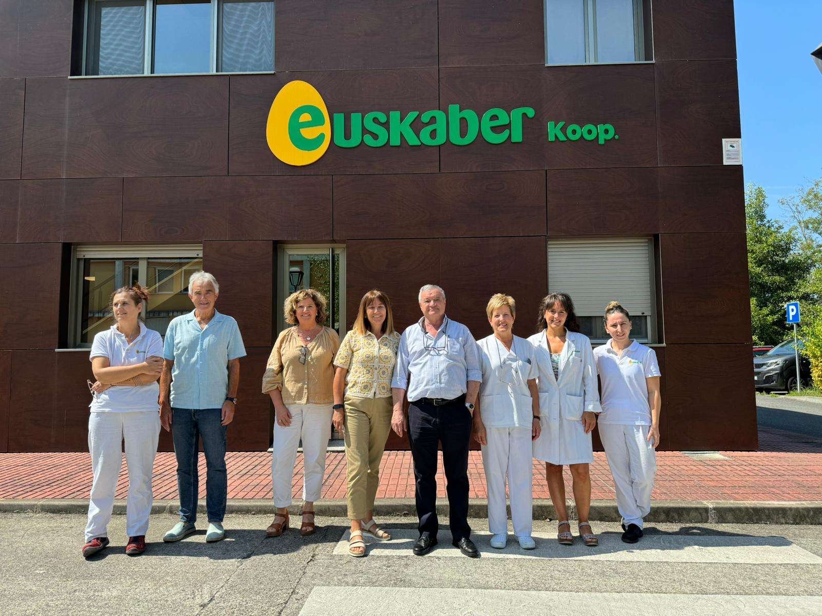 Amaia Barredo, en la nueva central de producción de huevos de EUSKABER, Zaldibia