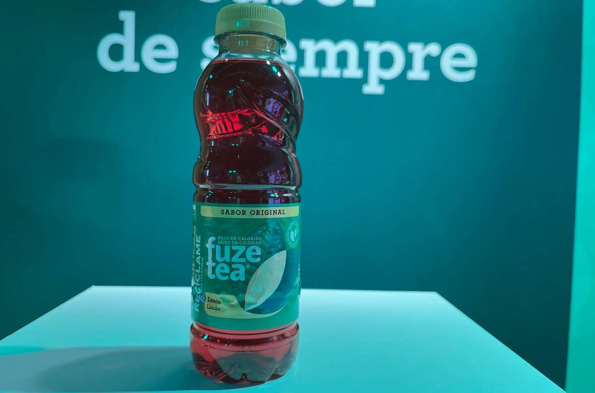 COCA-COLA duplica su apuesta por el té frío en España con FUZE TEA, buscando liderar el mercado