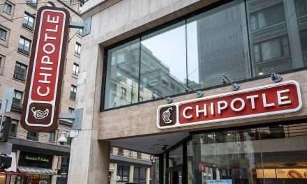 Starbucks cocina la mayor compra de la historia de la restauración al estudiar la adquisición de Chipotle